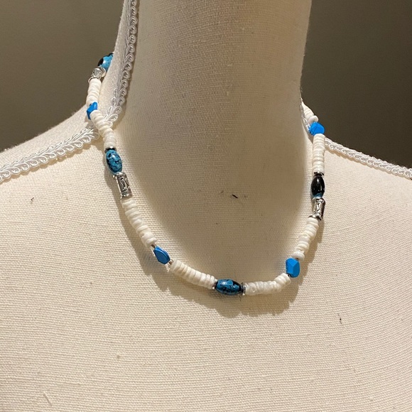 Puka shell necklace - Picture 2 of 5